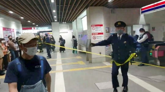 Kekacauan Stasiun Kereta Tokyo Usai Teror Pria Berkostum Joker