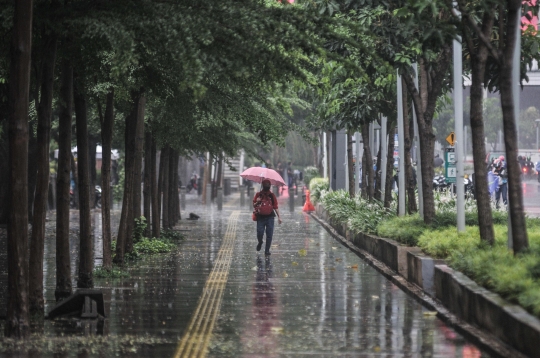 Cuaca Ekstrem, Awan Mendung Selimuti Langit Jakarta
