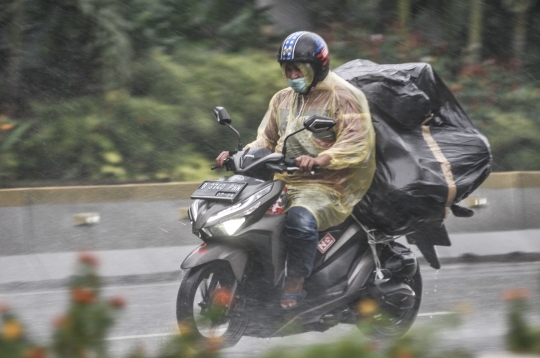 Cuaca Ekstrem, Awan Mendung Selimuti Langit Jakarta