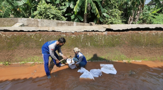 Tanggul Kali Cakung Jebol, Perumahan di Bekasi Terendam Banjir