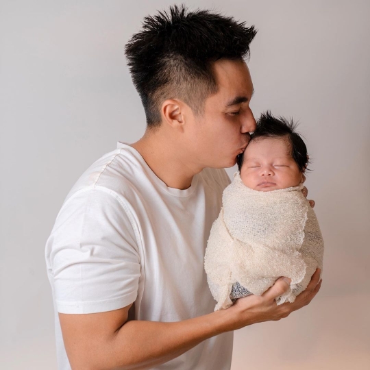 Photoshoot Terbaru Keluarga Baim Wong dan Paula, Ekspresi Kenzo Eldrago Super Gemas
