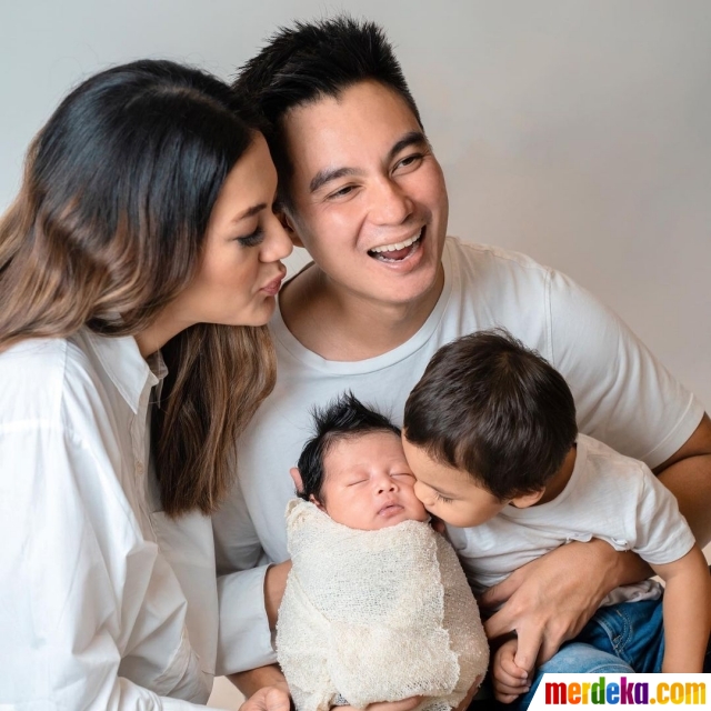 Foto : Photoshoot Terbaru Keluarga Baim Wong Dan Paula, Ekspresi Kenzo ...