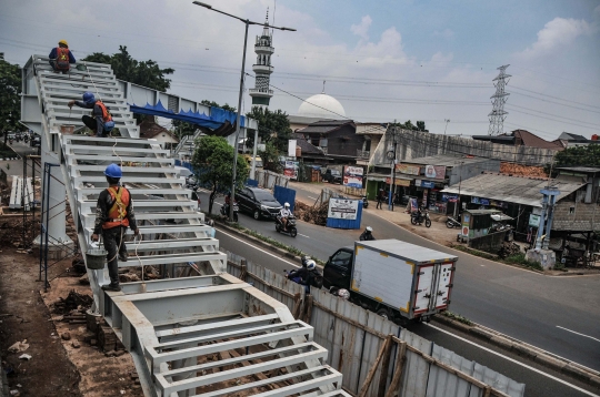 Pembangunan JPO di Jalan Kolonel Sugiono