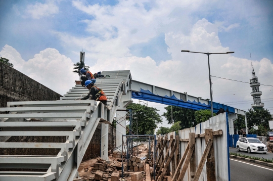 Pembangunan JPO di Jalan Kolonel Sugiono