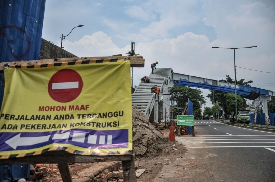 Pembangunan JPO di Jalan Kolonel Sugiono