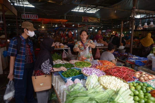 Pedagang Pasar Keluhkan Pendapatan Menurun