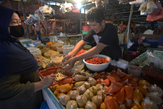 Pedagang Pasar Keluhkan Pendapatan Menurun