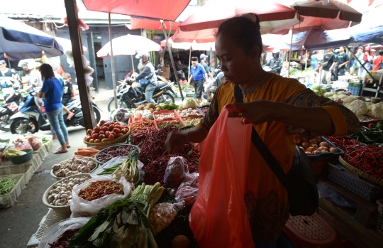 Pedagang Pasar Keluhkan Pendapatan Menurun