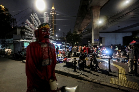 Bertahan di Tengah Maraknya Lapak Online