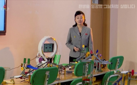 Robot Bantu Pelajar Korea Utara Belajar di Kelas