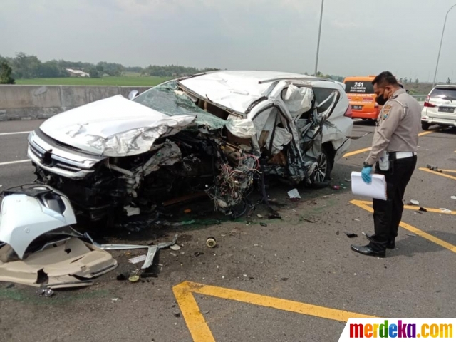 Foto : Kondisi Ringsek Mobil Vanessa Angel Usai Kecelakaan Di Tol ...