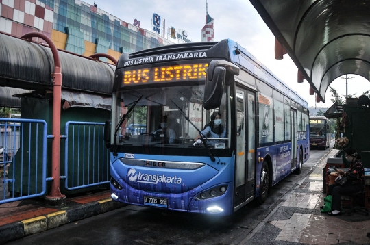 Menjajal Bus Listrik Transjakarta saat PPKM Level 1