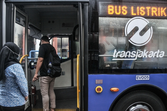 Menjajal Bus Listrik Transjakarta saat PPKM Level 1