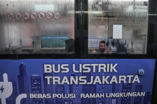 Menjajal Bus Listrik Transjakarta saat PPKM Level 1