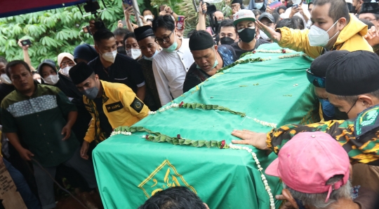 Suasana Pemakaman Vanessa Angel dan Bibi Ardiansyah di Taman Makam Islami Malaka