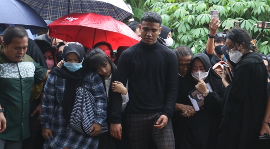 Suasana Pemakaman Vanessa Angel dan Bibi Ardiansyah di Taman Makam Islami Malaka