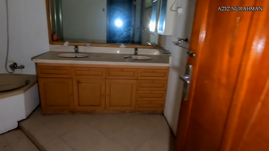 Rumah Mewah Terbengkalai, Perabot dan Elektronik Ratusan Juta Ditinggalkan