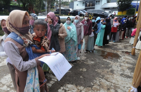 Paket Sembako untuk Warga yang Divaksin Covid-19