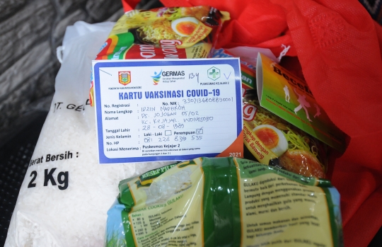 Paket Sembako untuk Warga yang Divaksin Covid-19