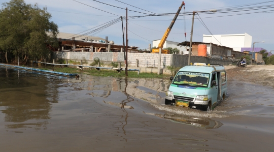 Banjir Rob Kembali Rendam Kawasan Muara Baru