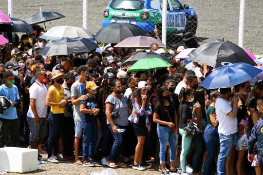 Ratusan Penggemar Hadiri Pemakaman Penyanyi Brasil Korban Pesawat Jatuh