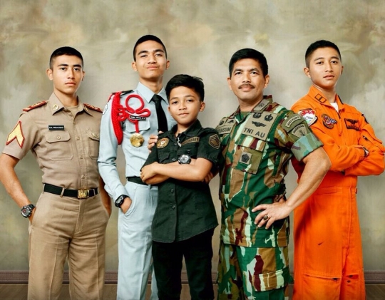 Potret Keluarga Anggota TNI, Ayah Jenderal, Anak-anaknya Perwira