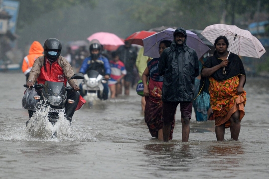 Banjir Rendam Permukiman di India