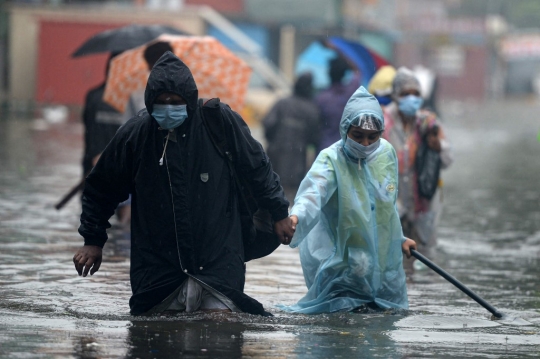 Banjir Rendam Permukiman di India