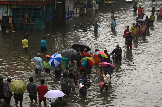 Banjir Rendam Permukiman di India