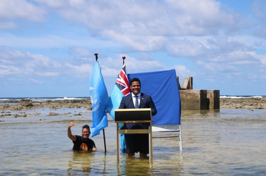 Negaranya Terancam Tenggelam, Menteri Tuvalu Pidato Perubahan Iklim di Lautan