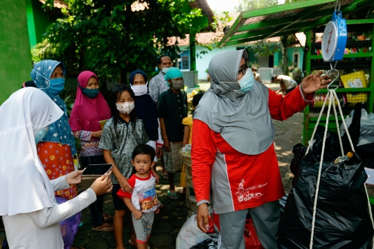 Menukar Sampah dengan Buku di Perpustakaan Limbah Pustaka