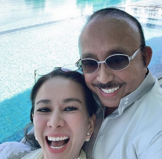 Potret Mesra Eks Menteri Tenaga Kerja Abdul Latief dan Istri, Terpaut Usia 35 Tahun