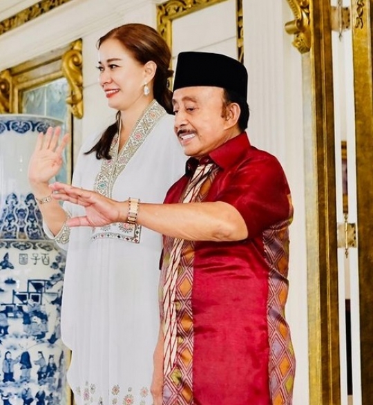 Potret Mesra Eks Menteri Tenaga Kerja Abdul Latief dan Istri, Terpaut Usia 35 Tahun