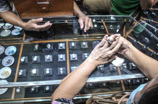 Daya Beli Berlian Merosot