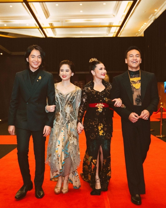 Potret Cantik Prilly Latuconsina Berkebaya Hitam, Banjir Pujian Para Artis