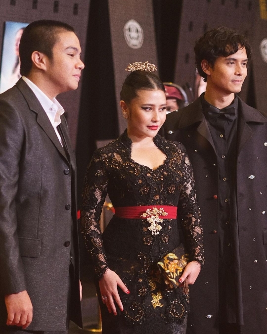 Potret Cantik Prilly Latuconsina Berkebaya Hitam, Banjir Pujian Para Artis