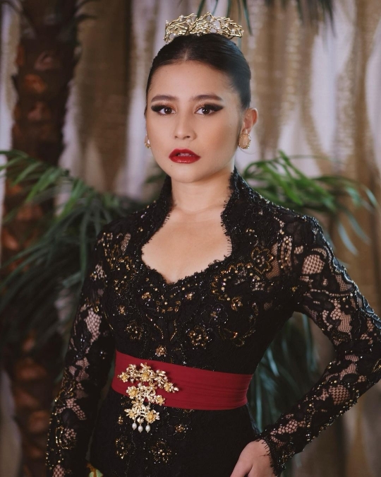 Potret Cantik Prilly Latuconsina Berkebaya Hitam, Banjir Pujian Para Artis
