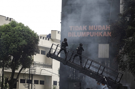 Atraksi Pasukan Brimob Polri Saat Peringati HUT ke-76