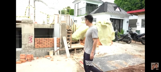 Pantau Pembangunan Rumah Baru, Baim Wong Syok Ada Warung di Dalamnya