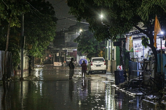 Banjir Setinggi Betis Orang Dewasa Rendam Mampang Prapatan