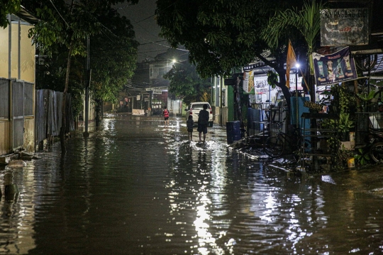 Banjir Setinggi Betis Orang Dewasa Rendam Mampang Prapatan