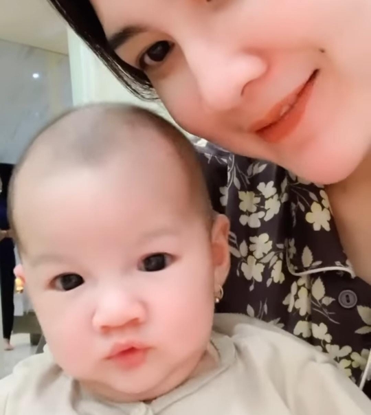 Cantik dan Lucunya Gendhis Anak Nella Kharisma, Dinar Candy Sampai Ingin Cubit