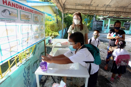 Pertama Kalinya Pelajar di Filipina Kembali Sekolah Tatap Muka