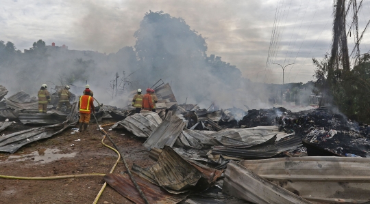 Kebakaran Pabrik Penggilingan Kapas di Pasar Rebo