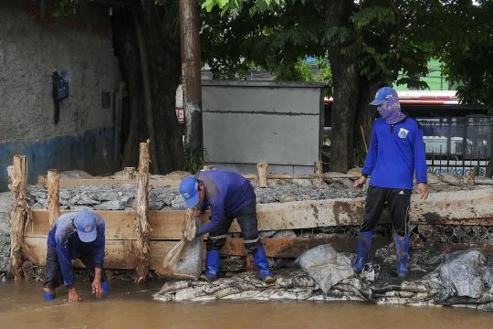 Perbaikan Turap Kali Baru Guna Antisipasi Banjir