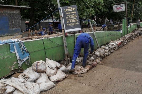 Perbaikan Turap Kali Baru Guna Antisipasi Banjir