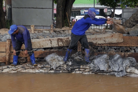 Perbaikan Turap Kali Baru Guna Antisipasi Banjir