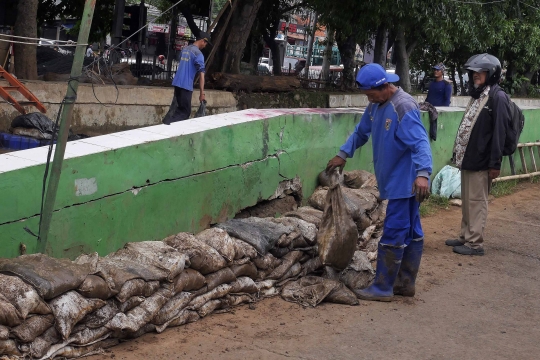 Perbaikan Turap Kali Baru Guna Antisipasi Banjir