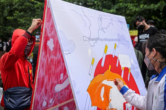 Aksi Parade Mural Bahaya Rokok