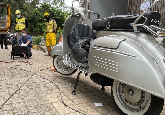 Antusiasme Pengguna Vespa Ikut Uji Emisi